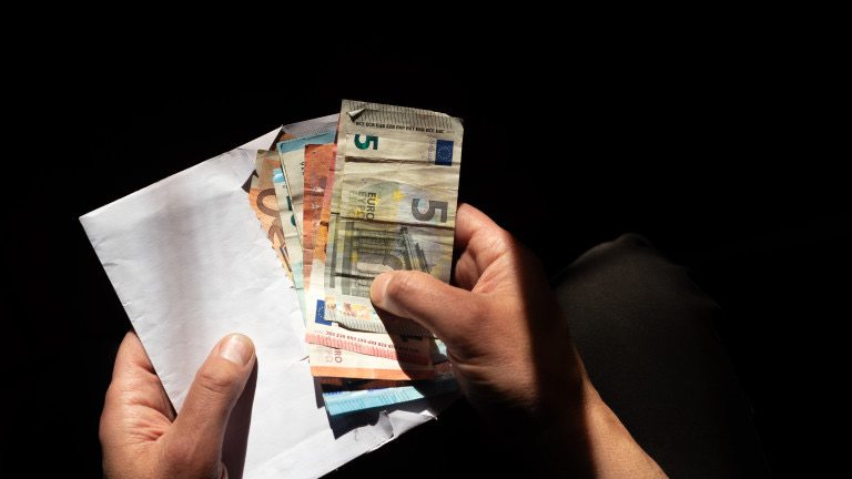  НОИ обяви кога ще започне изплащането на първите пенсии в евро