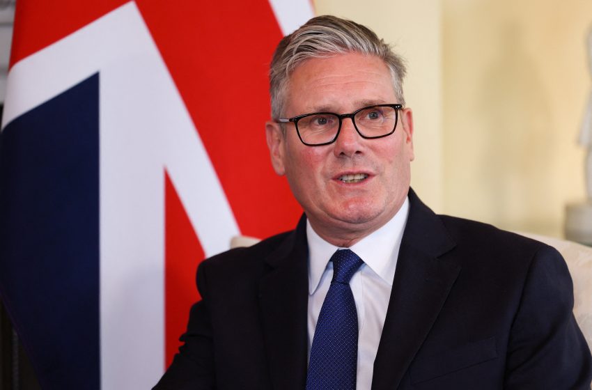  Британският премиер Киър Стармър кацна в Токио