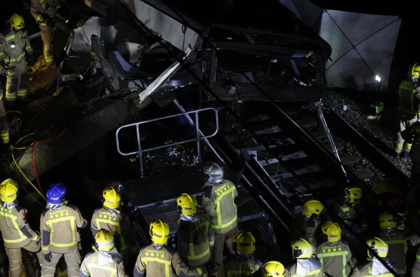  Един загинал и четирима тежко ранени при нова влакова катастрофа в Испания