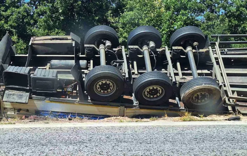  Камион се е обърнал в канавка на „Хемус“ в посока София