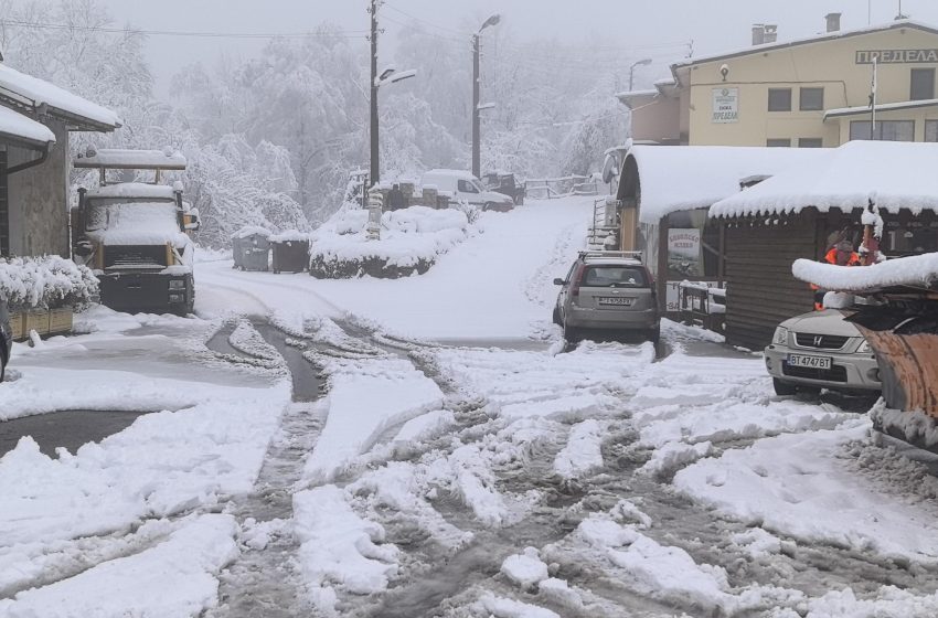  На проходите Шипка и Хаинбоаз вали сняг