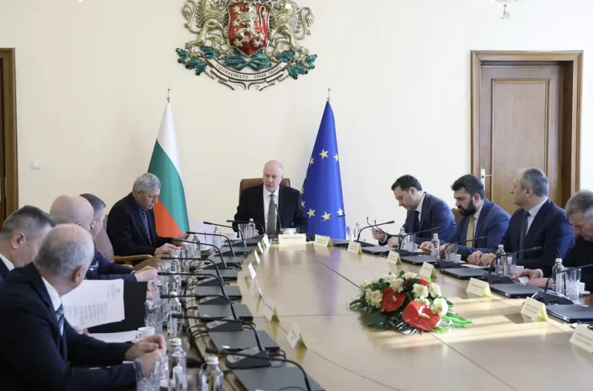  Съветът по сигурност към МС обсъди обстановката в Иран и конфликта в Украйна