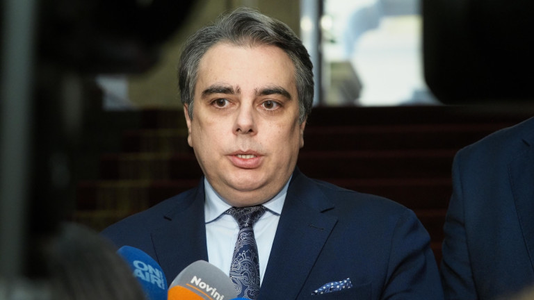  Асен Василев: Ако е имало „чадър“ по случая „Петрохан“, той е от службите