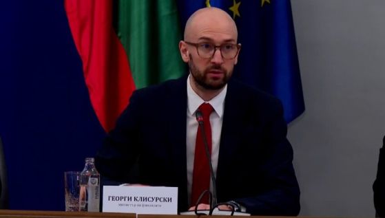  Финансовият министър призова ведомствата да увеличат заплатите с 5%