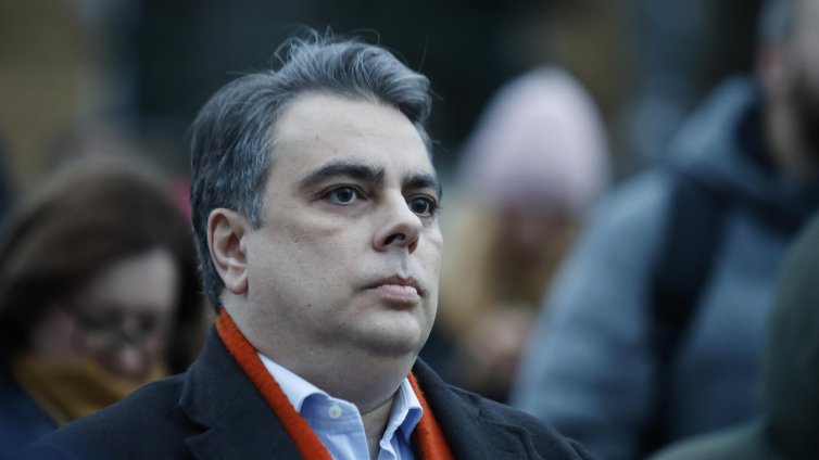  Сметките на Асен Василев: 60% избирателна активност праща Борисов и Пеевски „в канала“