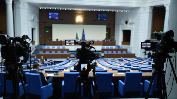  Шестима министри ще отговарят на парламентарния контрол днес