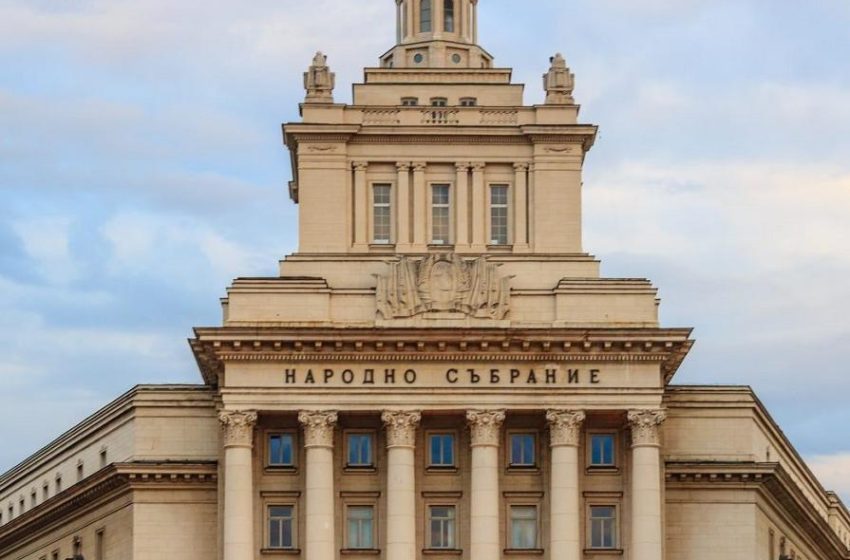  Властите успокояват: Не сме страна в конфликта, горива има, чакаме ръст на инфлацията