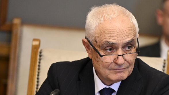  Запрянов: Удълженият бюджет не осигурява средства за модернизация на армията