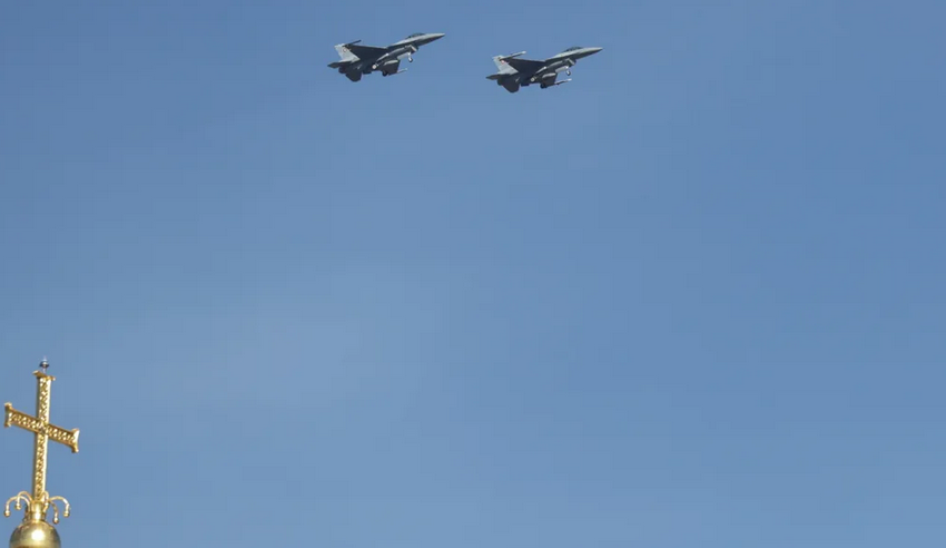  Има ли връзка с Иран? F-16 с тренировъчни полети над София