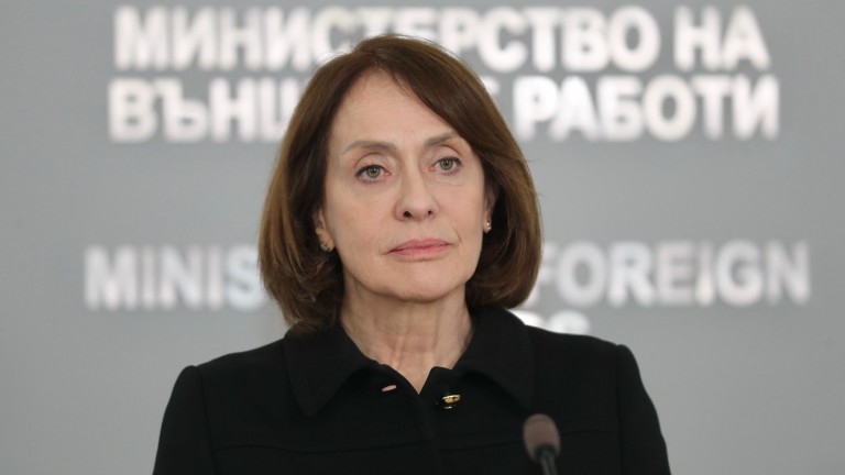  Надежда Нейнски: България не е част от военните действия срещу Иран