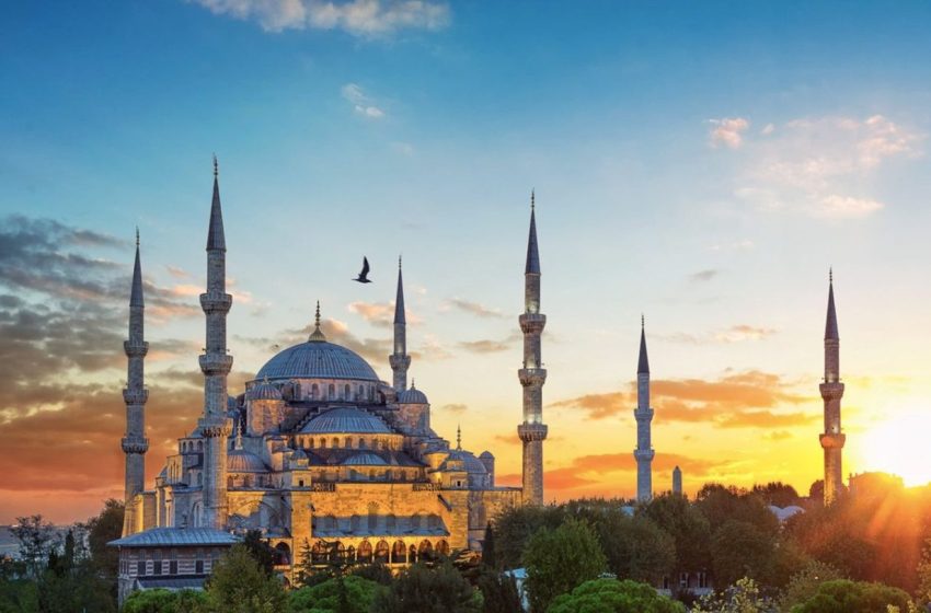  Мюсюлманите празнуват Рамазан Байрам