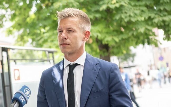  От вътрешен човек до политически враг №1: Кой е Петер Мадяр