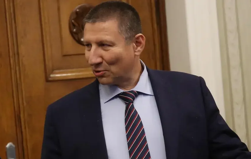  Сарафов подаде оставка като директор на Националната следствена служба