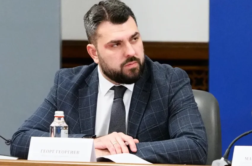  Георг Георгиев: С позицията си по Украйна Радев поля всички с леден душ