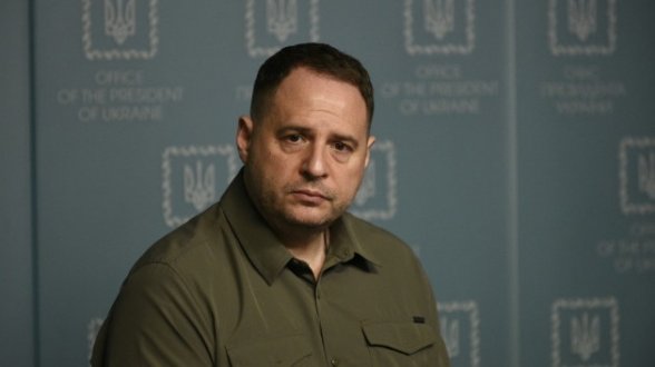  Бивш началник на канцеларията на Зеленски бе обявен за заподозрян в  корупционен скандал