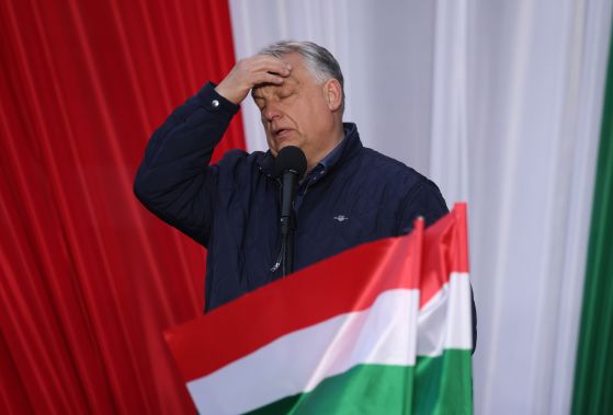  Унгарският парламент пресече възможността на Орбан да се върне на власт